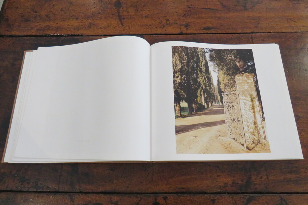 JOEL MEYEROWITZ, MAGGIE BARRETT. Tuscany. Inside the light.